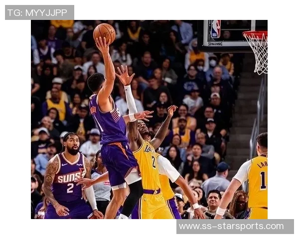 布克半场表现起伏7投4中仅得13分失误频频影响球队节奏